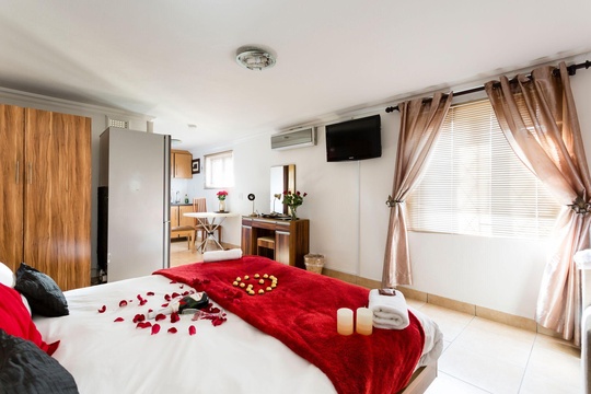Honeymoon Suite - Guest House Accommodation